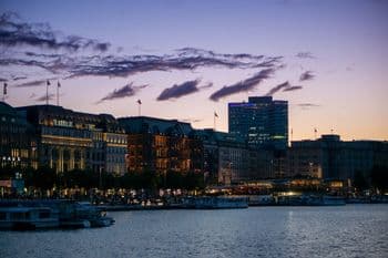 Megamarsch Hamburg bei Nacht am 08.08.2026 in Hamburg Symbolbild für Megamarsch Hamburg bei Nacht