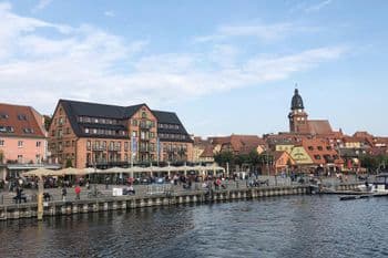 Schritt für Schritt - Waren (Müritz) am 01.05.2027 in Waren (Müritz) Symbolbild für Schritt für Schritt - Waren (Müritz)